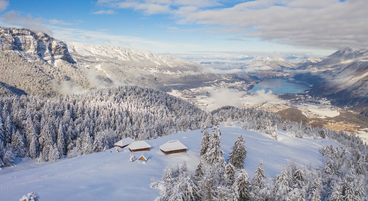 Nous vous souhaitons 4 belles saisons et 1000 émotions en 2023 #sourceslacannecy #savoiemontblanc #annecymountains