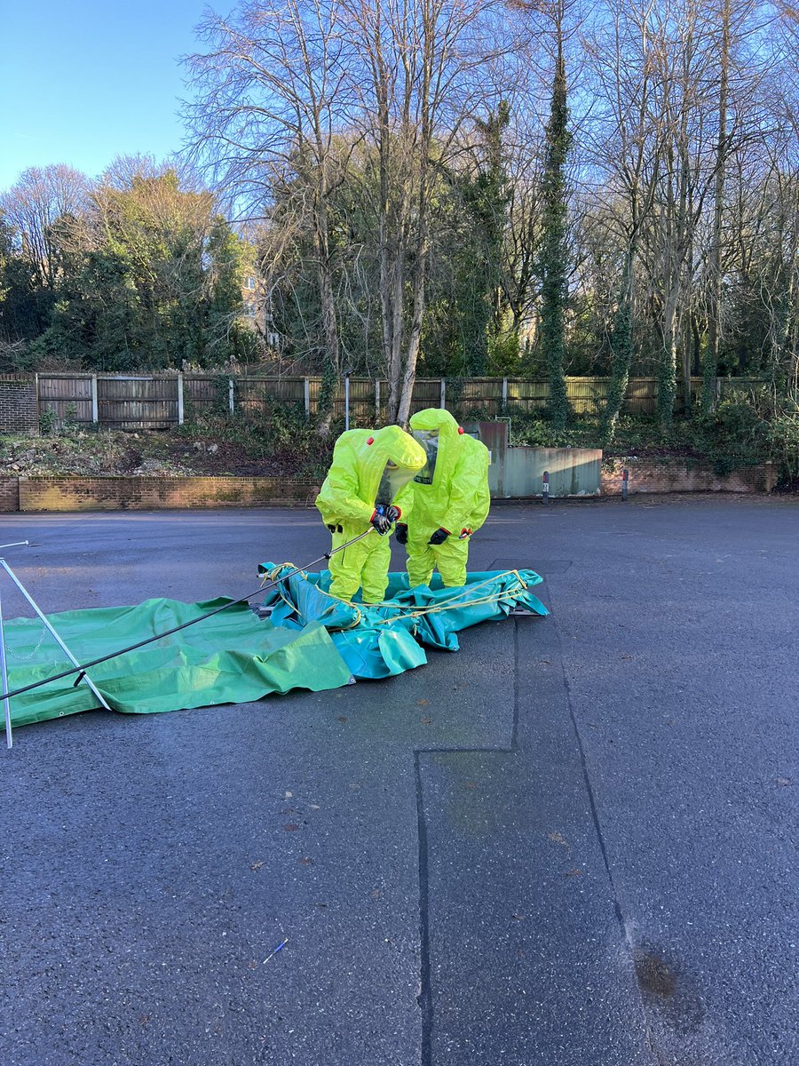 🚒 HAZMAT and Decontamination training to start the new year off for Glossop Blue Watch this morning, Development Firefighter Mears developing his skills <a href="/DerbyshireFRS/">Derbyshire Fire & Rescue Service</a> <a href="/IanSnodgrass21/">Ian Snodgrass</a> <a href="/GlossopFireStn/">GlossopFireStn</a>