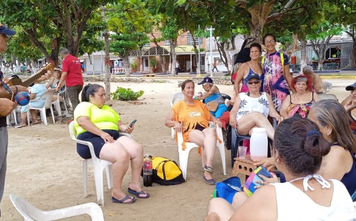 salainass's tweet photo. #TipsInass | Las actividades acuáticas en los adultos y adultas mayores son de gran beneficio para músculos huesos y mejora la capacidad de movimiento. #2023RenaceLaEsperanza #LaFamiliaQueProtege #INASS2023 @NicolasMaduro @magally_vina @ViceSocialT_ve @vmsfelicidad https://t.co/wRr83K5AFN