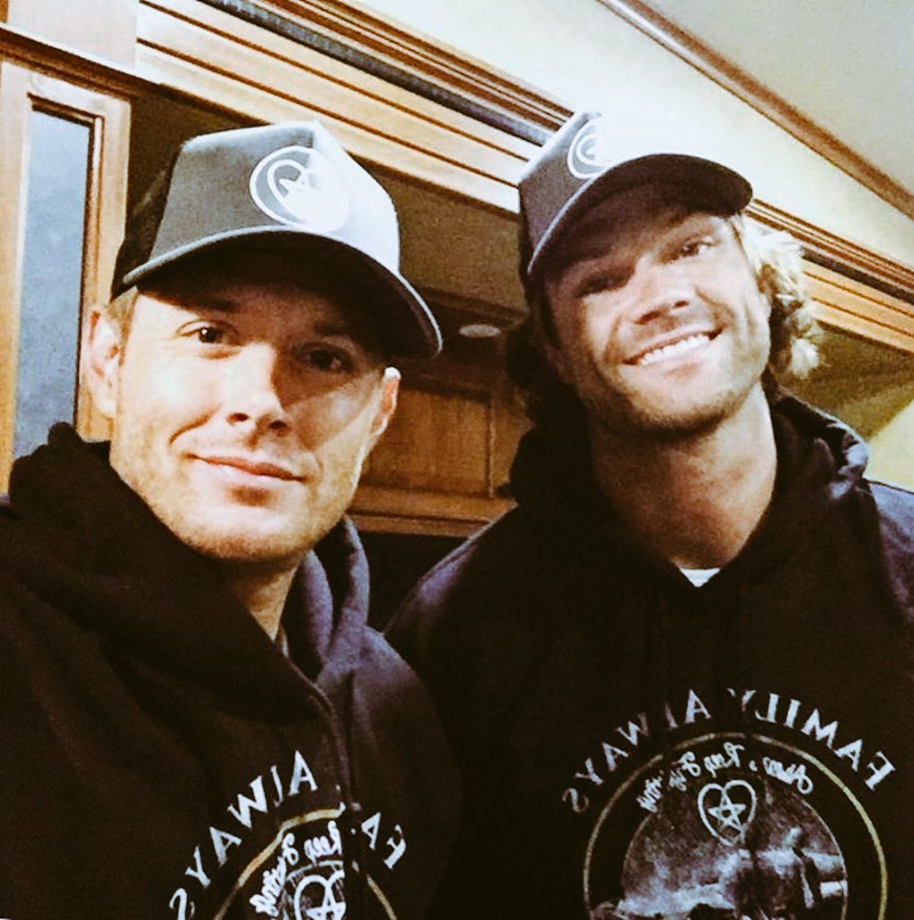 ilka_zoe's tweet photo. It's what I always say and it's what I imagine Jared &amp; Jensen, standing beside me with an encouraging smile, say to me everytime I get tired of fighting. Yes. This gives me more courage to keep fighting 🔥
#AKF #JensenAckles  #WeLoveYouJaredPadalecki #SPNFamily https://t.co/gNpJbV2PzC