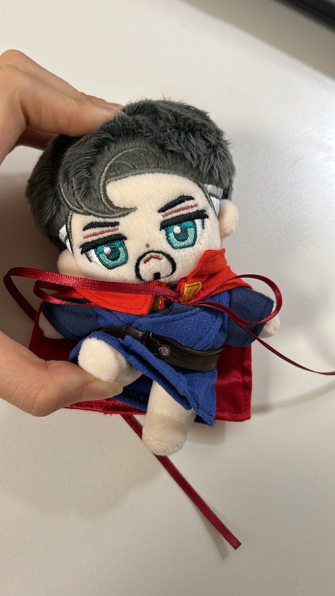 옷 입히고 냅뒀더니 고개가 올라갔우…