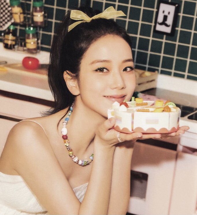 rljj16's tweet photo. HAPPY BIRTHDAY JISOO
#ShiningStarJISOODay
#간판올리고_문열어라_지수_생일이다 https://t.co/xLN4mW6xGT