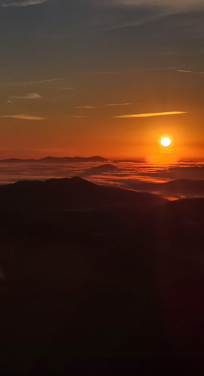 MJ4Caster's tweet photo. Good morning! Happy Monday from the Blue Ridge Parkway! Have a great day!

#Sunrise #GoodMorning #WanderLust #BlueRidgeParkway #BlueRidgeMountains #828IsGreat #January #MondayZen #MondayVibes https://t.co/l0sdaoKZjE