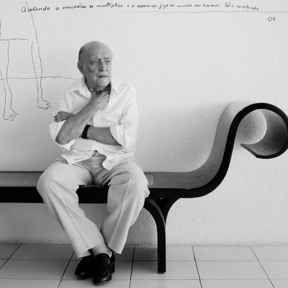 alejandrocsome's tweet photo. "La vida siempre me pareció mas importante que la Arquitectura".

Oscar Niemeyer. 🇧🇷🖤 https://t.co/jwhYVcSxCW
