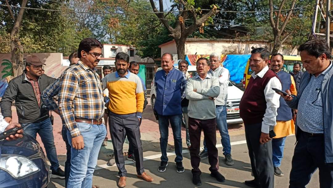 SwachhIndore's tweet photo. निगम द्वारा शहर को रेड स्पॉट से मुक्त करने हेतु चलाए जा रहे नो थू-थू अभियान के तहत की गई स्पॉट फाईन की कार्यवाही ...
Read More: https://t.co/knlR1JFz8V
#SayNoToRedSpot
#SwachhSurvekshan2023
#SwachhIndore
#MyCleanIndia https://t.co/ZvODc775lD