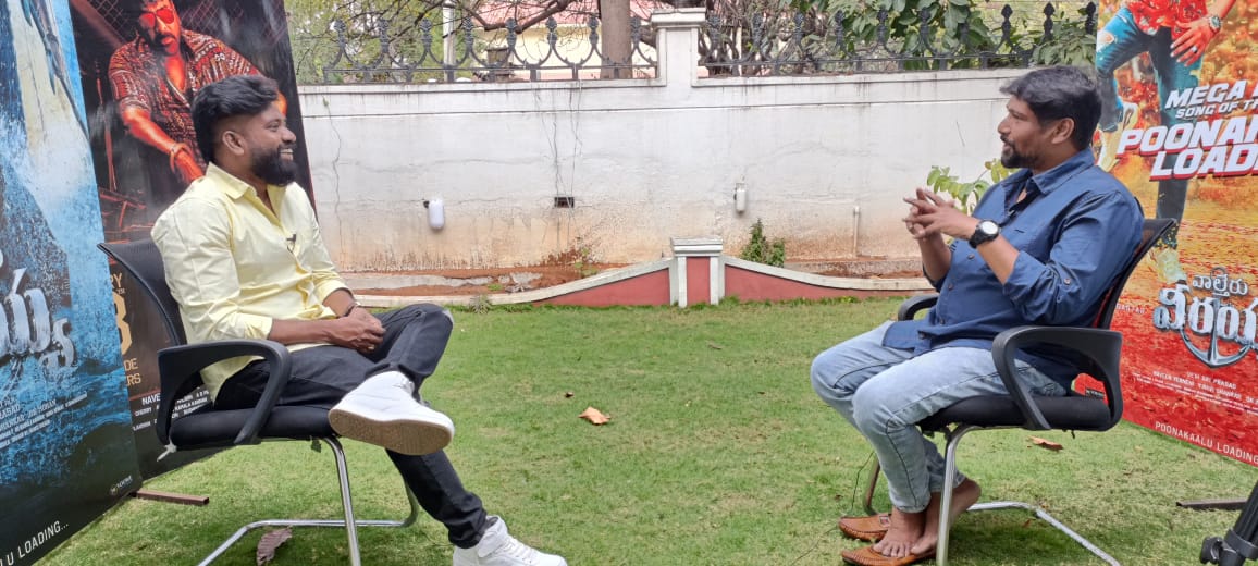 MRitvikTweets's tweet image. Chartbuster #PoonakaaluLoading song writer /Rapper @RollRida interviews with multiple web channels.✨

@igtelugu #FridayPoster @manastarsdotcom &amp;amp; @tfpcin

Full interview Telecasts Soon!
#WaltairVeerayya
Megastar @KChiruTweets @RaviTeja_offl @dirbobby @ThisIsDSP @MythriOfficial