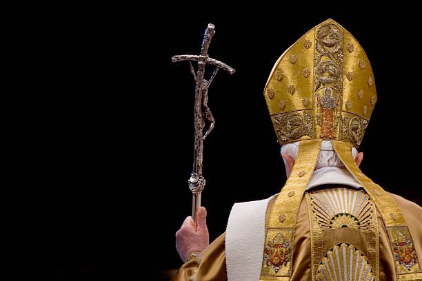 UniCatolicos_es's tweet photo. El Papa Benedicto XVI ha sido el mayor teólogo del siglo XX y lo que llevamos de XI.

Os dejamos sus mejores declaraciones y frases que quedarán para la historia de la Iglesia. 

Podéis contestar con la frase de él que más os guste y la añadimos al hilo. https://t.co/sFUQwW8lfS