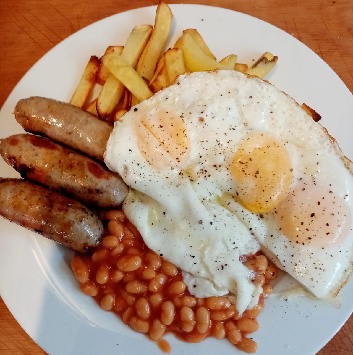 WHATSFORDlNNER's tweet photo. Sausage, Egg, Chips and Beans https://t.co/b1M1x514Sx