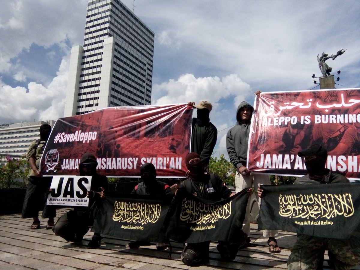 Malem ini gw mo bahas klpk teroris yg satu ini, Jamaah Ansharu Syariah (Jas) yang berbahaya bg Indonesia, viralkan.