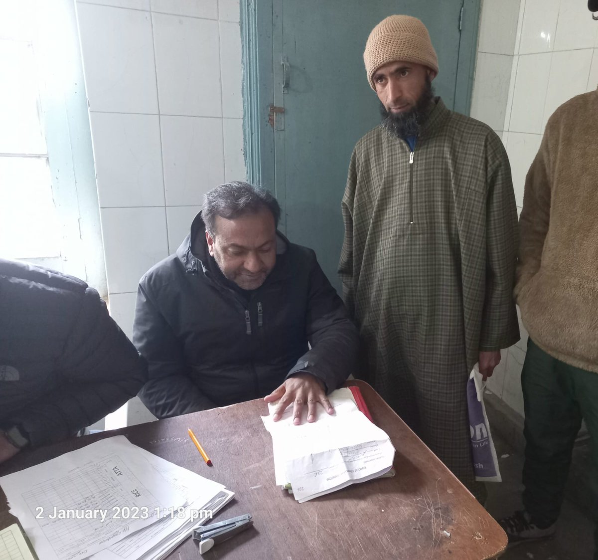 Dargamyouth's tweet photo. Today a delegation from halqa #Dargam visited TSO pattan representation of potent deserving ration card beneficiaries endorsed by Panchayat,lumberdar &amp; @Dargamyouth . Now we hope that @SheikhTariqKAS sir, of @FCSCA_Bla will take action on priority basis. Thanks for +ve respond. https://t.co/B2HsaDeUKr