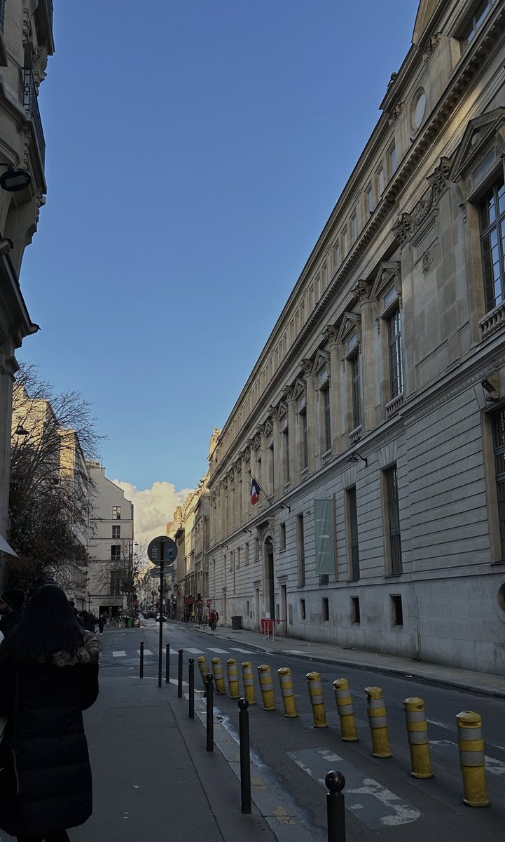 brattyfuckingmo's tweet photo. Such a beautiful day in Paris ☁️🇫🇷 https://t.co/HcnjR8KGfV