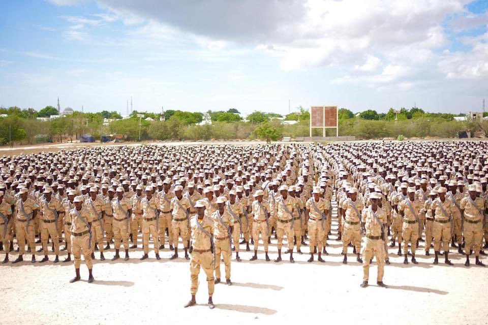#Somalia’s President <a href="/HassanSMohamud/">Hassan Sheikh Mohamud</a> paid visit to #Somali troops trained in #Eritrea who are now in #Mogadishu.