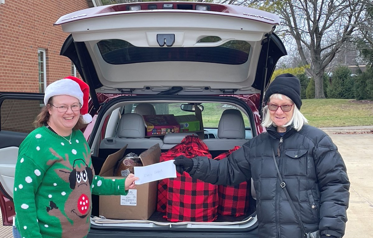 fehrgraham's tweet photo. Our #FehrGraham office in Champaign donated money and seven hams to Daily Bread Soup Kitchen, a volunteer, nonprofit organization that feeds and helps the underprivileged. Pictured is Fehr Graham Project Assistant Beth Alvis presenting the gifts. #improvingcommunities https://t.co/vwidtWuOgL
