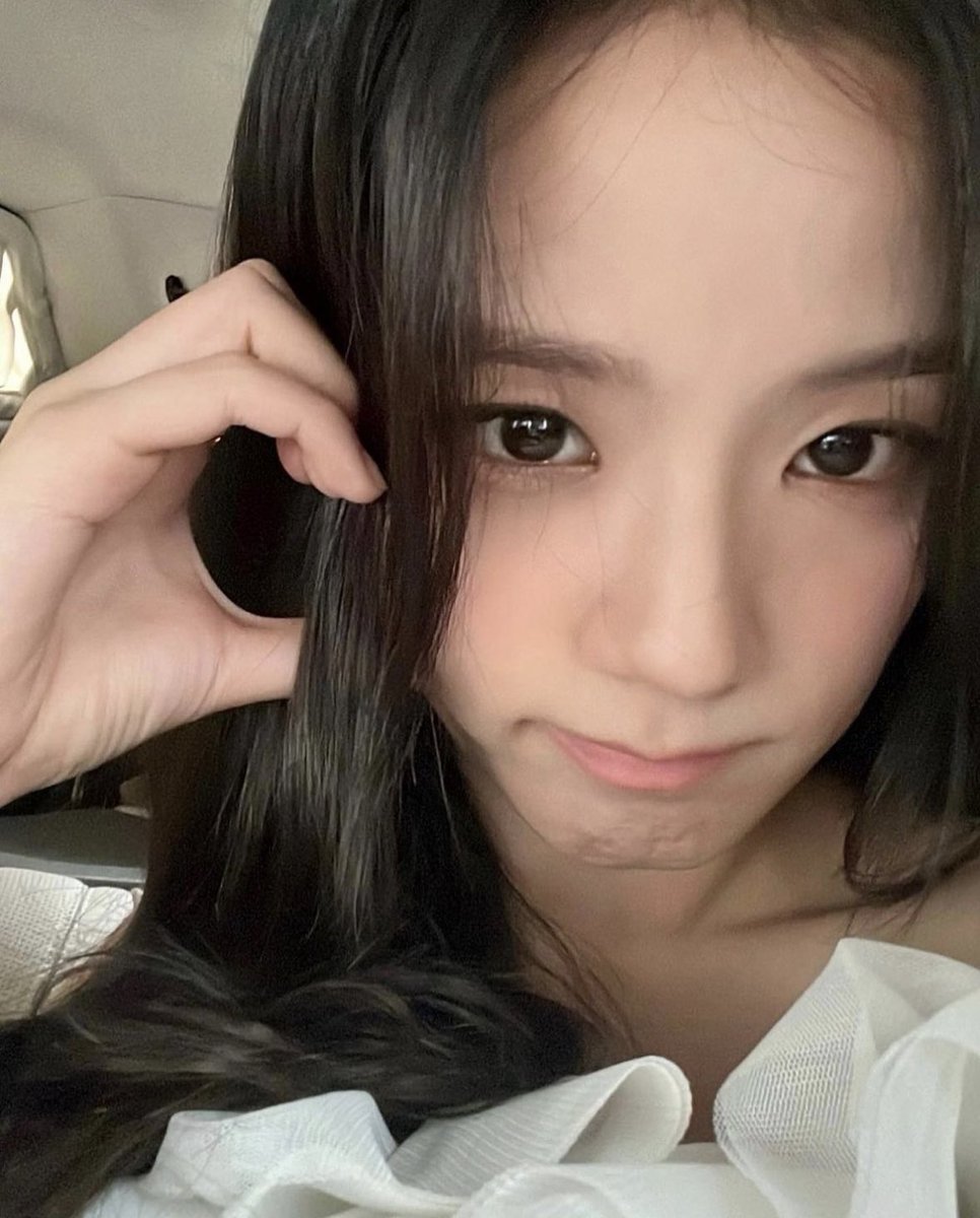 HAPPY BIRTHDAY JISOO! I love you so much and words can’t describe how much you mean to me and how thankful I am for you. I was so happy to see you and I can’t wait to see you again! I just want you to know you are doing amazing and I’m so proud. I can’t wait for your solo! 🥺🫶🏻