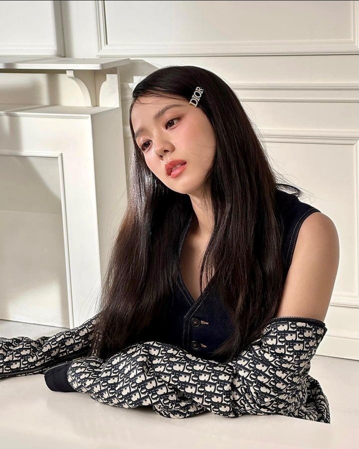 aespink_gallery's tweet photo. Happy birthday to blackpink's gorgeous visual, Jisoo!🎂🎉

HAPPY BIRTHDAY JISOO
#ShiningStarJISOODay
#간판올리고_문열어라_지수_생일이다 https://t.co/hxtTkdFDCo