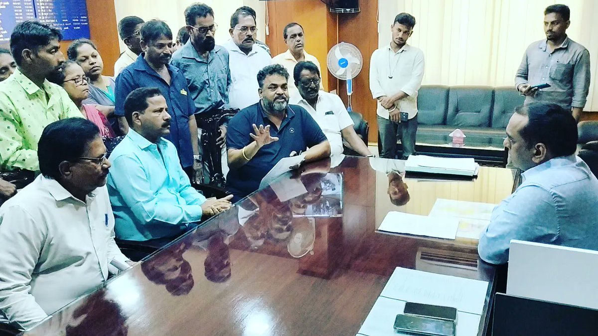 Satish_Sail's tweet photo. ಇಂದು ಕಾರವಾರದಲ್ಲಿ ಉತ್ತರಕನ್ನಡ ಜಿಲ್ಲಾಧಿಕಾರಿ ಅವರಿಗೆ ಮನವಿ ನೀಡಿದ ಸಂದರ್ಭ. @dcuttarakannada @INCKarnataka https://t.co/Z4KAGQ9rD8