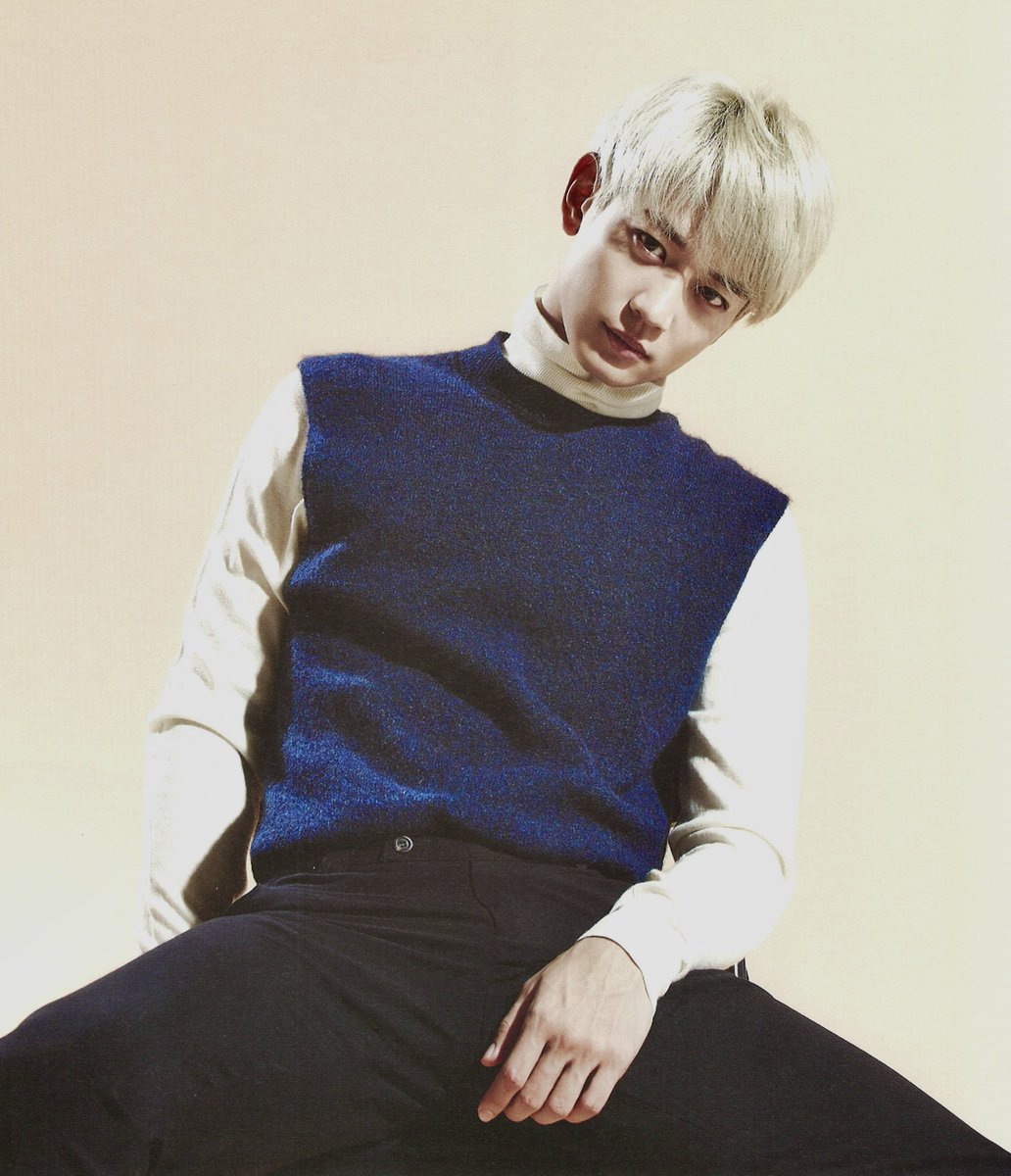 91WSSTT's tweet image. 아니 방청소하다가 17 탁상달력 찾았는데
최민호가 너무 잘생겨서 스캔함｡ ｡