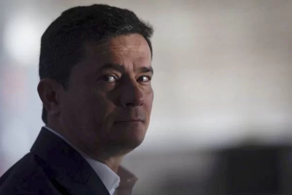 Metropoles's tweet photo. ➡️ Moro provoca Lula: “Ouviram falar em combater a corrupção?”

Apesar de estar no União Brasil, que tem dois ministérios, Sergio Moro disse estar "na linha de frente contra o projeto de poder do PT"

Leia: https://t.co/AQMV1g5SzQ https://t.co/teJi0ifzpJ