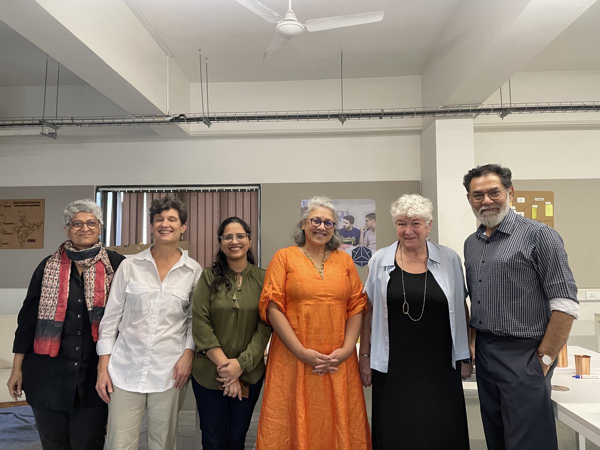 Innovate_HERs's tweet photo. 🌎Sharing "InnovateHERs" around the world, co-author @bkurshan rounded out 2022 in India teaching and sharing the book at @InventureAcadem in Bangalore and @Anantuniv in Ahmedabad. https://t.co/8pEMZH4tT9 https://t.co/DbknnAL6HS