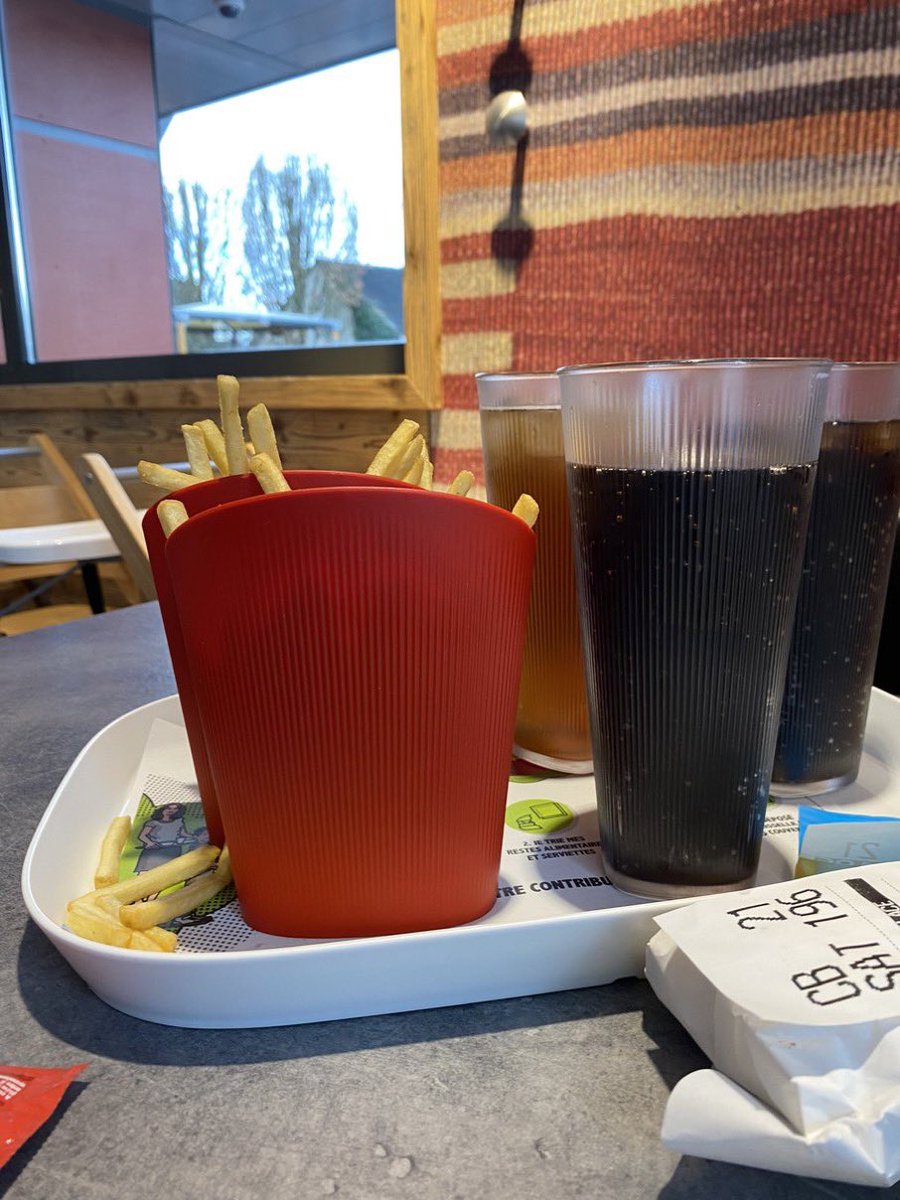 rxxpnsk's tweet photo. plus jamais je vais prendre de boisson au mcdo c’est mort je bois pas après les gens qui se lavent pas https://t.co/vNQM9fQi54