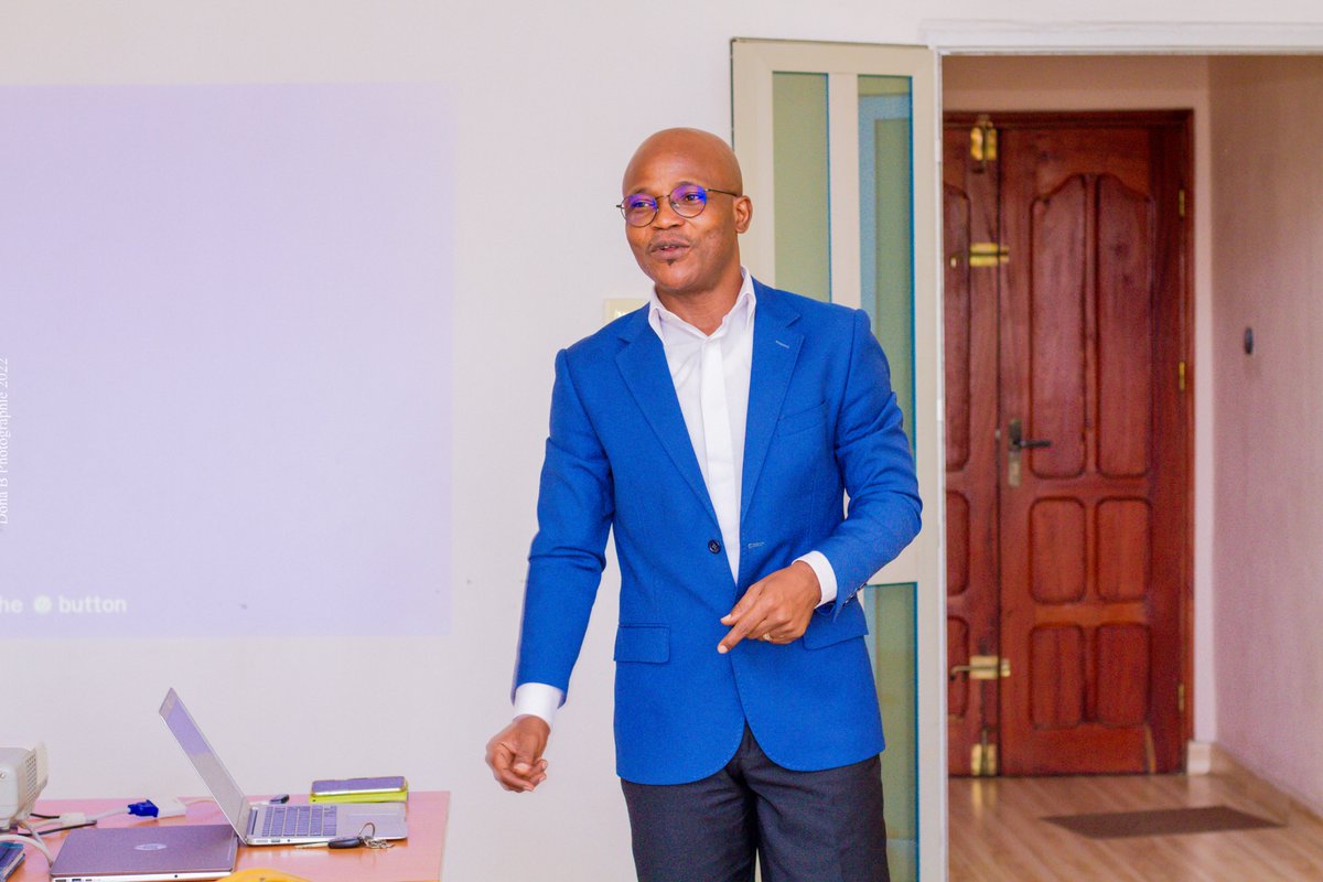 1001marques's tweet photo. En images, le #WorkShop : LEAN #startup conduit par Dr Fidèle SONON, Consultant en #management des organisations  et #Entrepreneur  avec plus de vingt ans d'expériences dans le management de projets/programmes de #développement en Amérique du Nord et en #Afrique. 

#Waséxo https://t.co/DE88V3doui