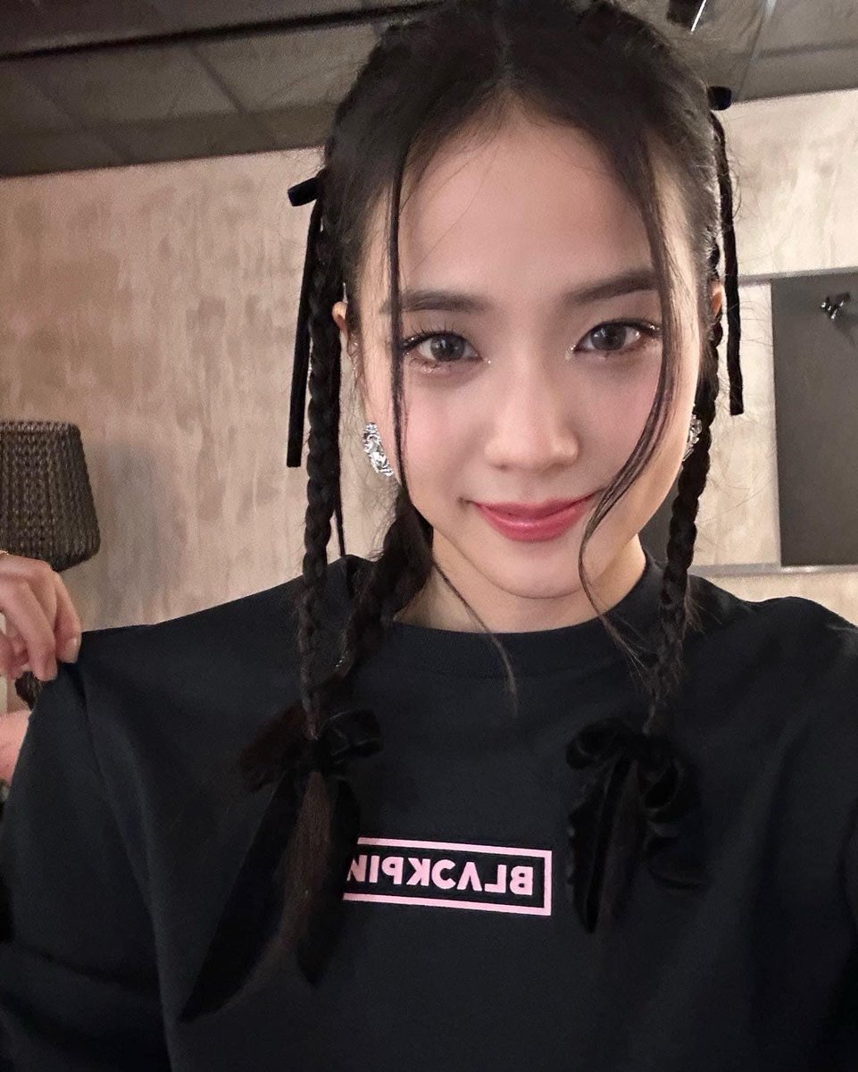 beenthat_sicula's tweet photo. HAPPY BIRTHDAY JISOO
#ShiningStarJISOODay
#간판올리고_문열어라_지수_생일이다 https://t.co/GagQIJ4hQk