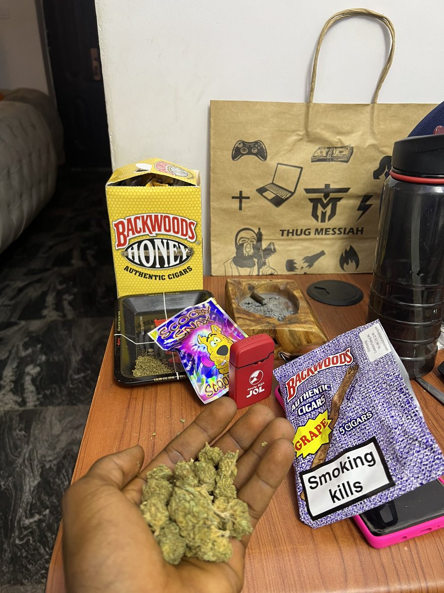 thug_messiah's tweet photo. Smoke with messiah https://t.co/zuxUtqb3hw