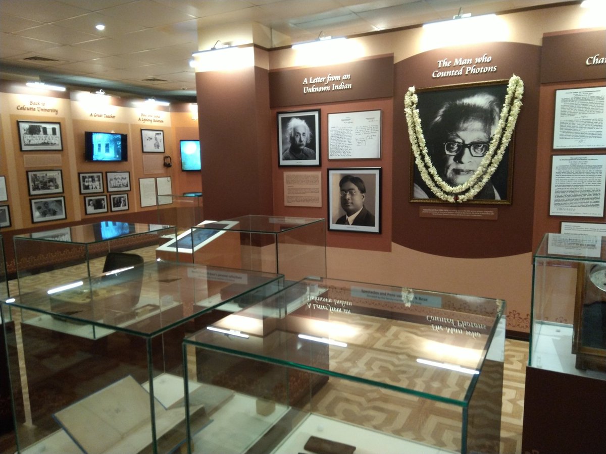 SapChak2003's tweet photo. Glances of my visit to S. N. Bose National Centre for Basic Sciences (@snbkol) on a very auspicious occasion of "Open Day 2023". It was a very good experience being inside the campus of the institute.

#SNBose #Kolkata #Physics https://t.co/gQVdaMliFV