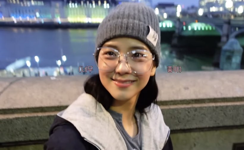 jisoosjpg's tweet image. the music made jisoo cry