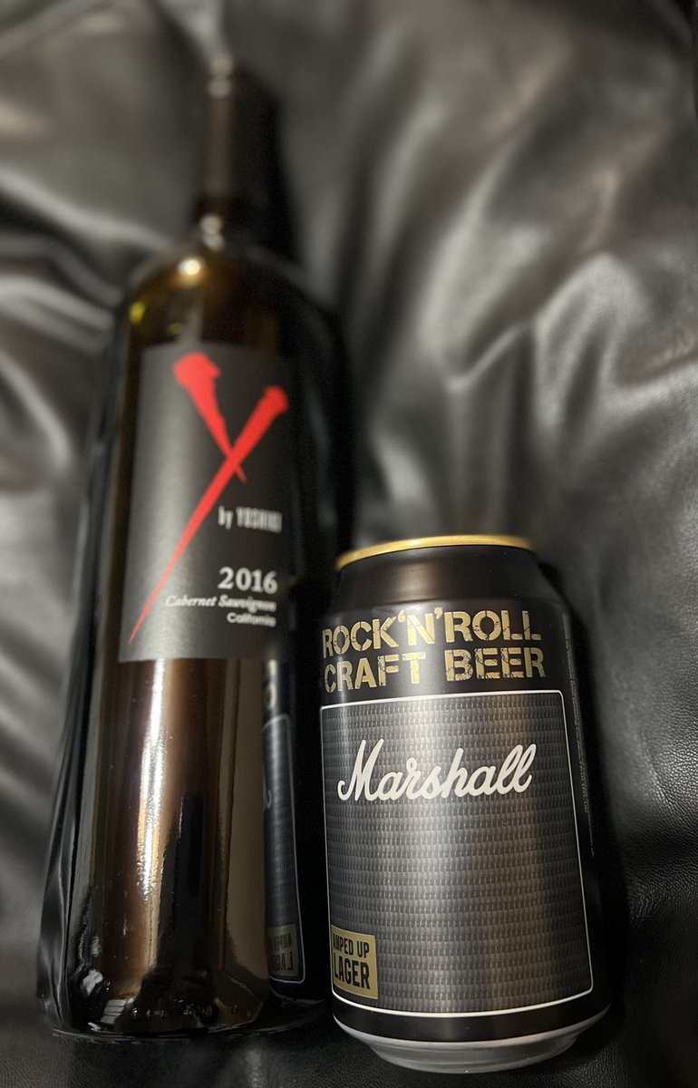 Nao_VioletJAPAN's tweet photo. 謹賀新年を
YOSHIKIさんワイン
とクラフトビールで。
Marshallのビールは
SCEANAさんから頂いた
大変貴重なものです。
lucky Rabbitは今年の干支の
卯年にお会いした運命のビール!
佳き年になりますように。
#SCEANAさん
#Rabbiter
#クラフトビール
#YOSHIKIワイン
#祝卯年 https://t.co/tIQNxWwvf3