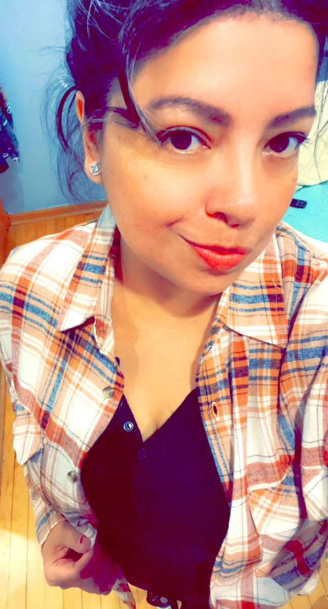 SueHappy3's tweet photo. Because this might just become my fave flannel.. 🤷🏻‍♀️ 🤔 (thank you) 

👟: Dark chocolate mids

Mood: grateful and blessed 
#chickswithkicks #sneakersue #sneakeradmirals #snkrsliveheatingup #KOTD 

😍😘 https://t.co/PL344n4sQj