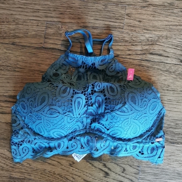 Colar_MS's tweet photo. So good I had to share! Check out all the items I'm loving on @Poshmarkapp from @aoraiir_s #poshmark #fashion #style #shopmycloset #novasport #pinkvictoriassecret #seed: https://t.co/XUqT2oGsc9 https://t.co/vxRw5kKKzN