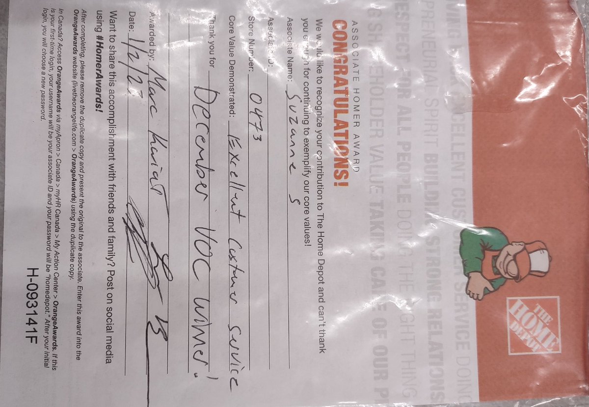 ByDezin's tweet photo. Woohoo! Rockin' the #HomerAwards and loving working at #TheHomeDepot 😁👏🙌🫶 https://t.co/Q5XZHJF1by