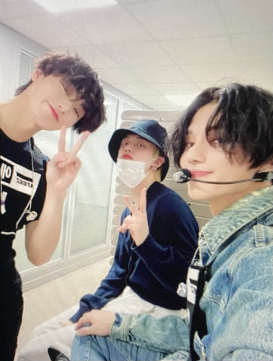 daily_woojun's tweet photo. A WOOYOUNG SAN YEONJUN SELCA AFTER YEARS. YEARS!!! THIS IS A DREAM COME TRUE 😭💕 https://t.co/28Om5FteQC