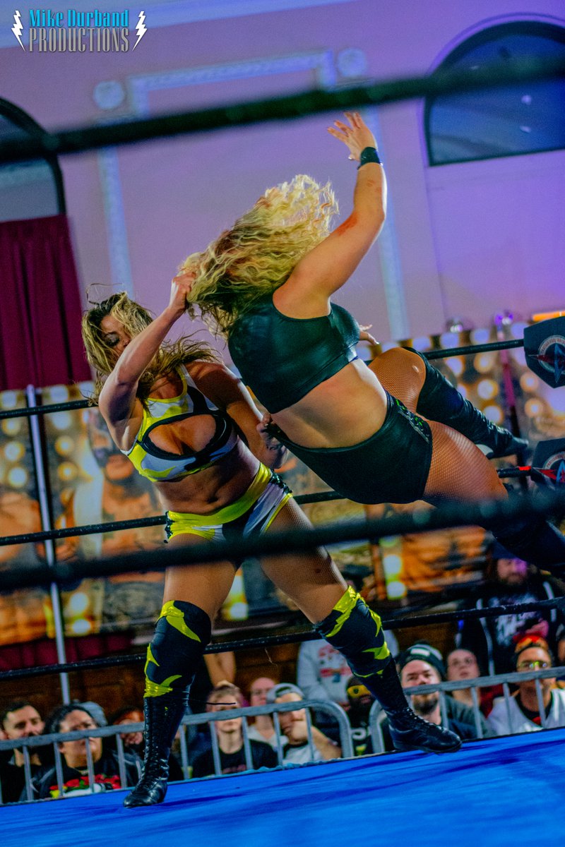 📷 Photography by: Mike Durband Productions

@christijaynes vs. @REALSierra_ at #AAWUnstoppable!