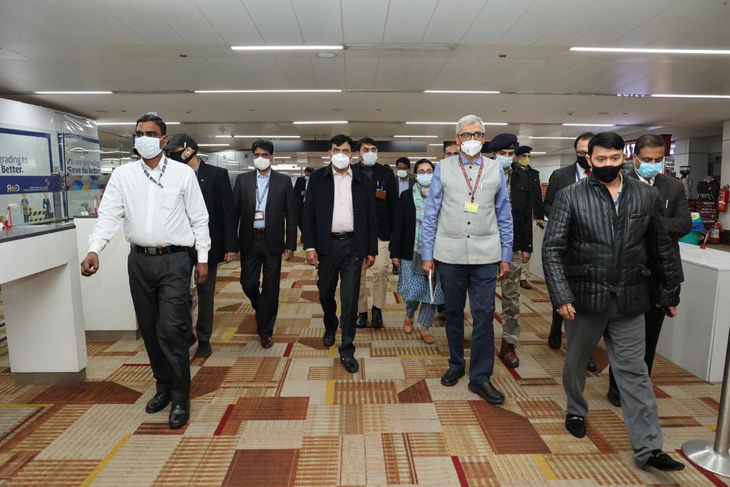mansukhmandviya's tweet photo. Reviewed Air Suvidha system and RT-PCR testing facilities for international passengers at the IGI Airport, New Delhi. https://t.co/3VMSdmuwbx