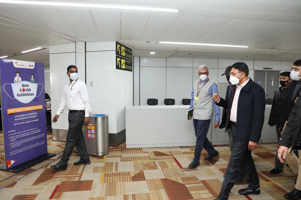 mansukhmandviya's tweet photo. Reviewed Air Suvidha system and RT-PCR testing facilities for international passengers at the IGI Airport, New Delhi. https://t.co/3VMSdmuwbx