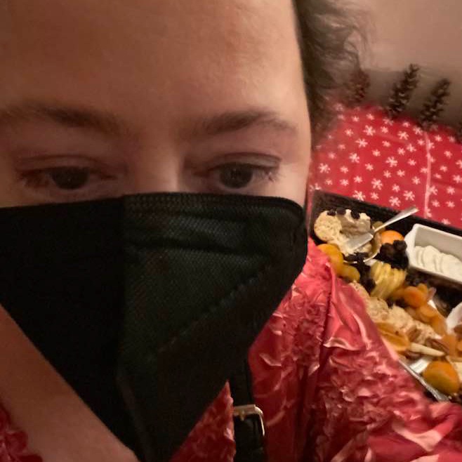 smidbeach's tweet photo. #MaskHotMonday: I did just fine this holiday season w/o eating indoors (lots of Zoom gatherings). When I did make an appearance once, I continued to #MaskUp. #maskselfie #CovidIsNotOver https://t.co/lpqAuWgBCG