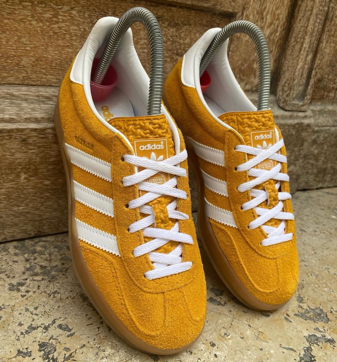 sneakerhuddle's tweet photo. NEW adidas Gazelle Indoor 'White/Gold' 

https://t.co/BMutykT4fb

#AD https://t.co/LTceN408vq