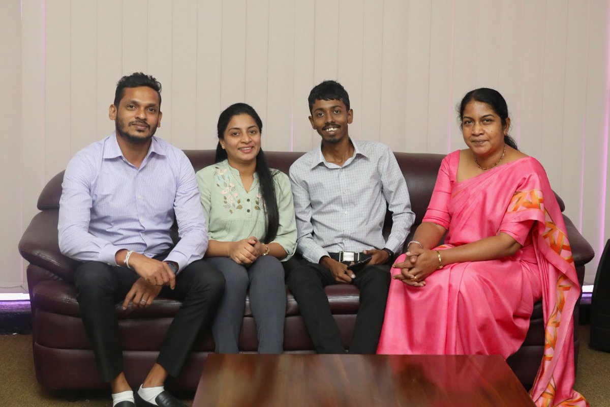 ishytwittee's tweet photo. #thilinakaluthotage https://t.co/KTsfsmsTQe