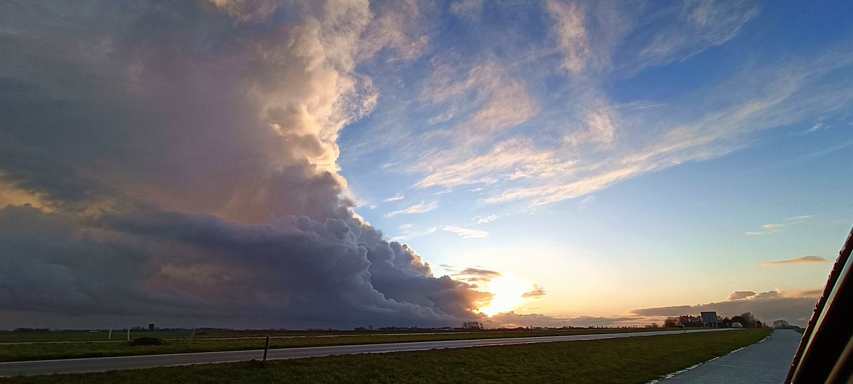Regen of zonneschijn, de grens lag zojuist boven Schouwen-Duiveland.