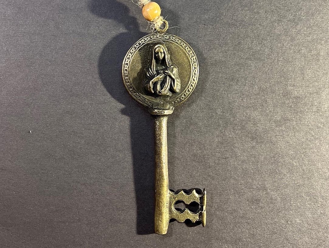 PhedrasA's tweet photo. #etsyshop #etsyseller #etsysellersofinstagram #etsystore #handmade #copper #handpainted #follow4followback #luxury #Handcrafted #handicraftshop #Handicraft #keys #keychain https://t.co/hXv2sW2gNQ