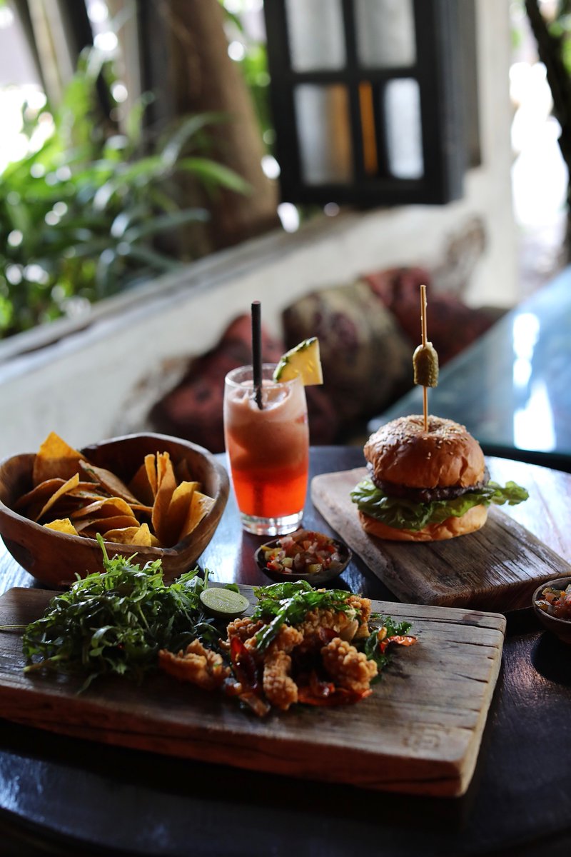 MissMeganMilan's tweet photo. Food in Bali. All under $10! https://t.co/WauIwnQ7qq
