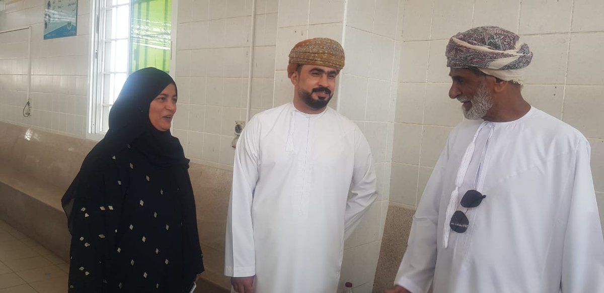 جهد دؤوب تقدمه سعادة الدكتورة فضيلة الرحيلية ممثل ولاية #صحار لمجلس الشورى ، من فعاليات ومناشط اجتماعية مختلفة للولاية .
📍الصور من متابعة سعادة الدكتورة لسوق السمك لولاية صحار متفقدة أحوال الباعة والصيادين .