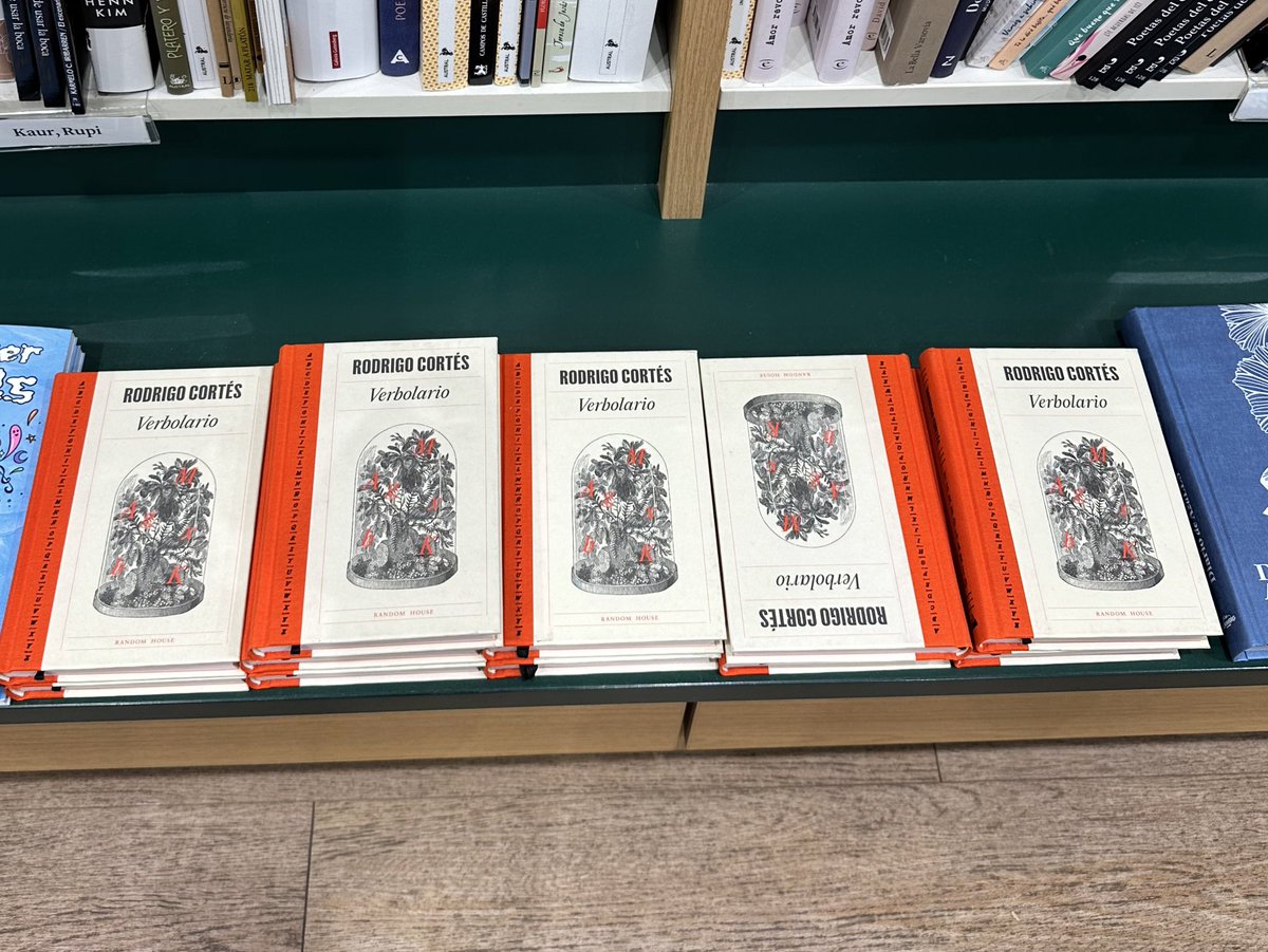 Chema Alonso on X: He ido a comprar libros con mis hijas y casi salgo sin  ninguno porque… “Sile, sile, sile, sile….” @JuanGomezJurado @rodrigocortes  @angelmartin_nc @perezreverte A ver si este año sacáis