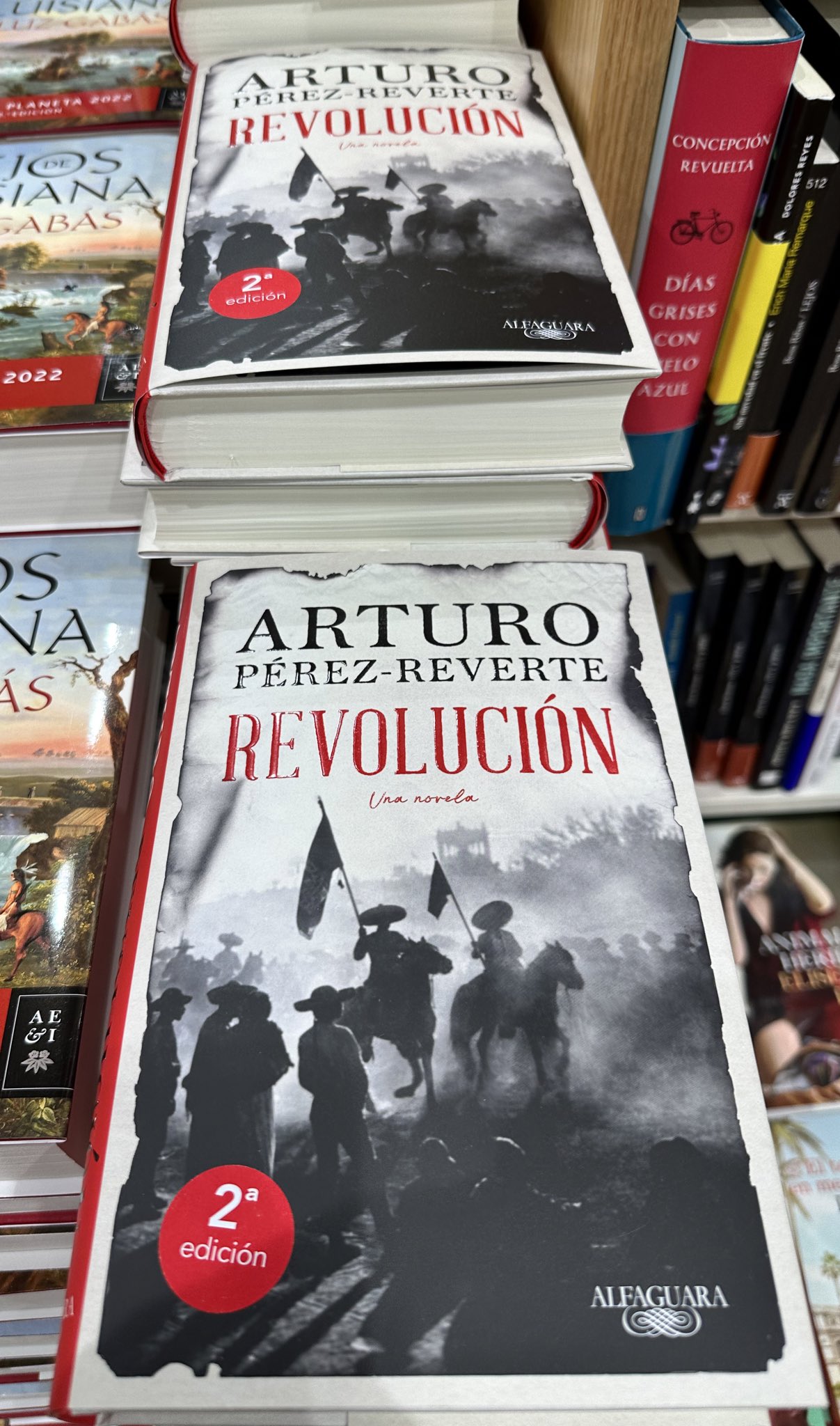 Chema Alonso on X: He ido a comprar libros con mis hijas y casi salgo sin  ninguno porque… “Sile, sile, sile, sile….” @JuanGomezJurado @rodrigocortes  @angelmartin_nc @perezreverte A ver si este año sacáis