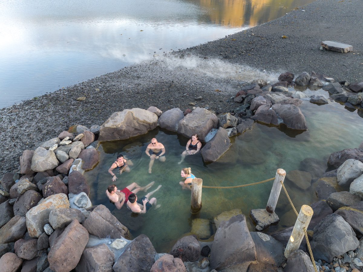 ♨️Quite literally a hot new destination in Iceland this year 🇮🇸 Head for Hvammsvik to bathe and relax in warm waters by the sea 😌

📍 Hvammsvík Hot Springs 📷 IG/zheng.yiqun_⠀