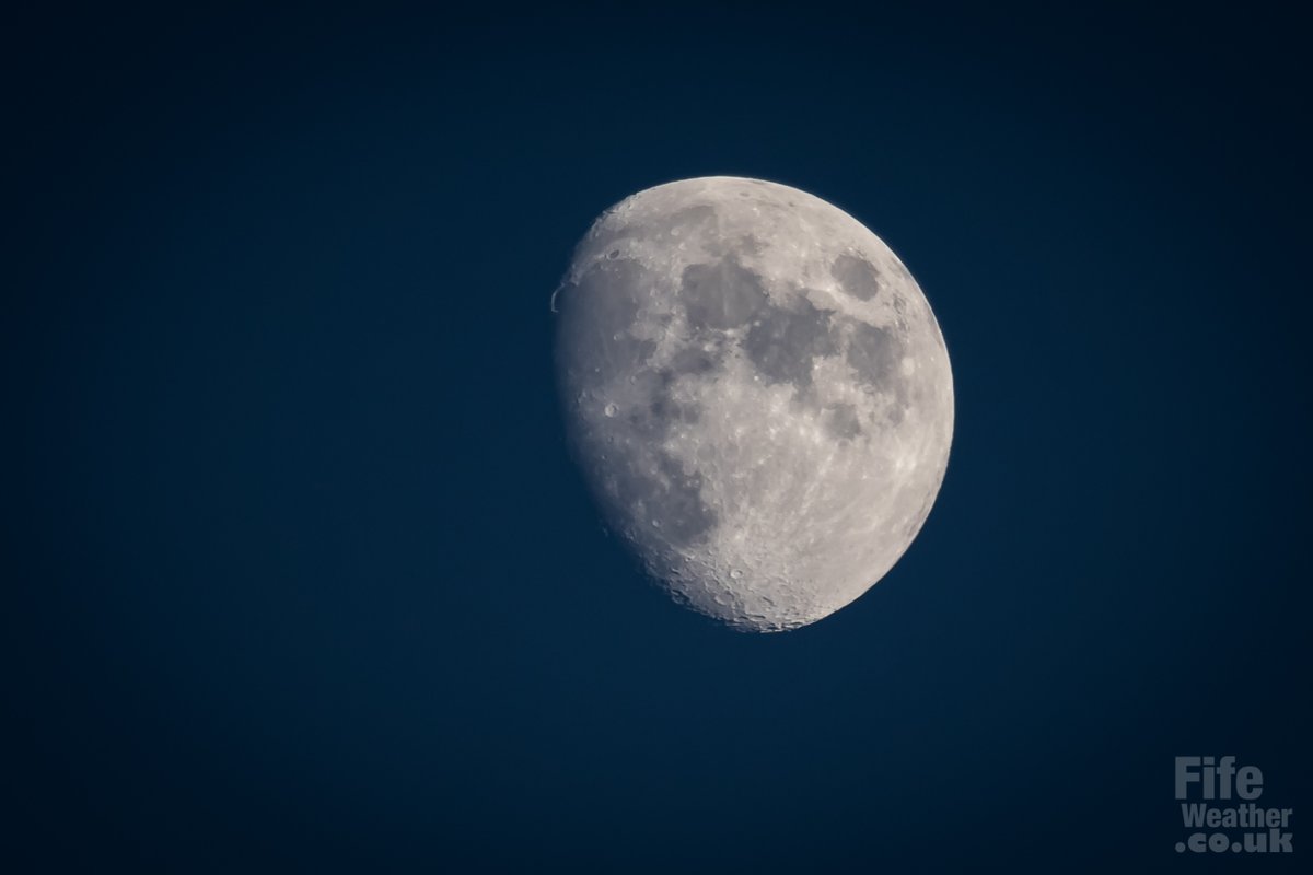 FifeWeather.co.uk on Twitter "This evening's Waxing Gibbous moon