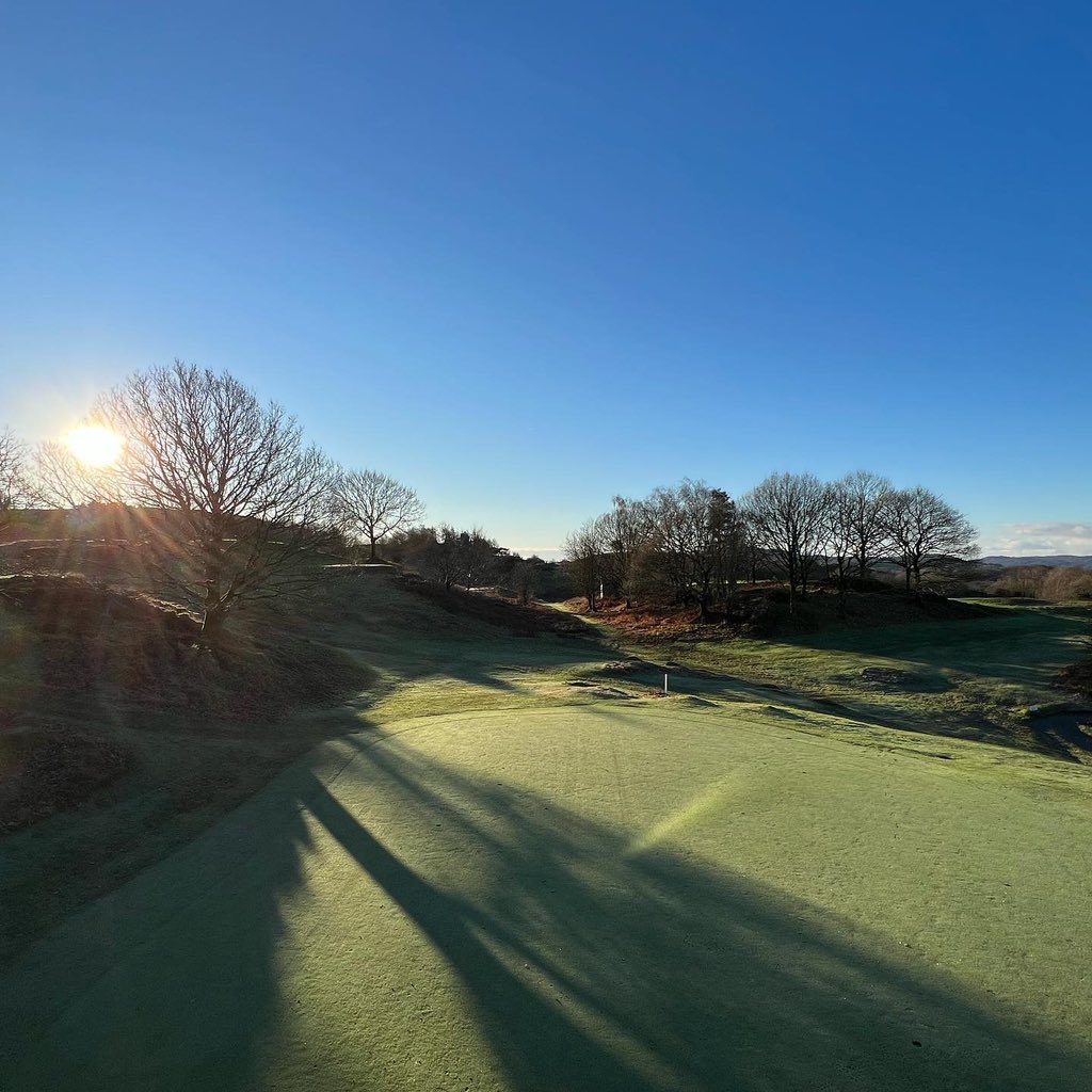 WindermereGolf's tweet image. 🌅 It’s been great to finally get a break in the weather. We’ve had 80 golfers out enjoying some glorious conditions ☀️ 👌.

#sun #moreplease #lakedistrict #wintersun #golfers #golf #golfclub #winter #windermere #cumbria