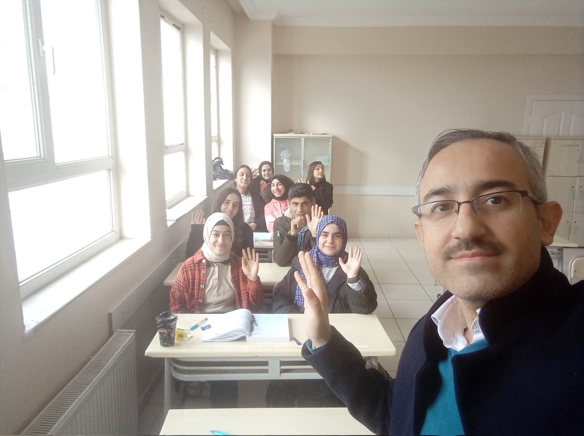 Musafir219's tweet photo. @u_ibrahim_altay Başkanım, öğrencilerim sizden güzel haberler bekliyor. https://t.co/C7DSMfcw72